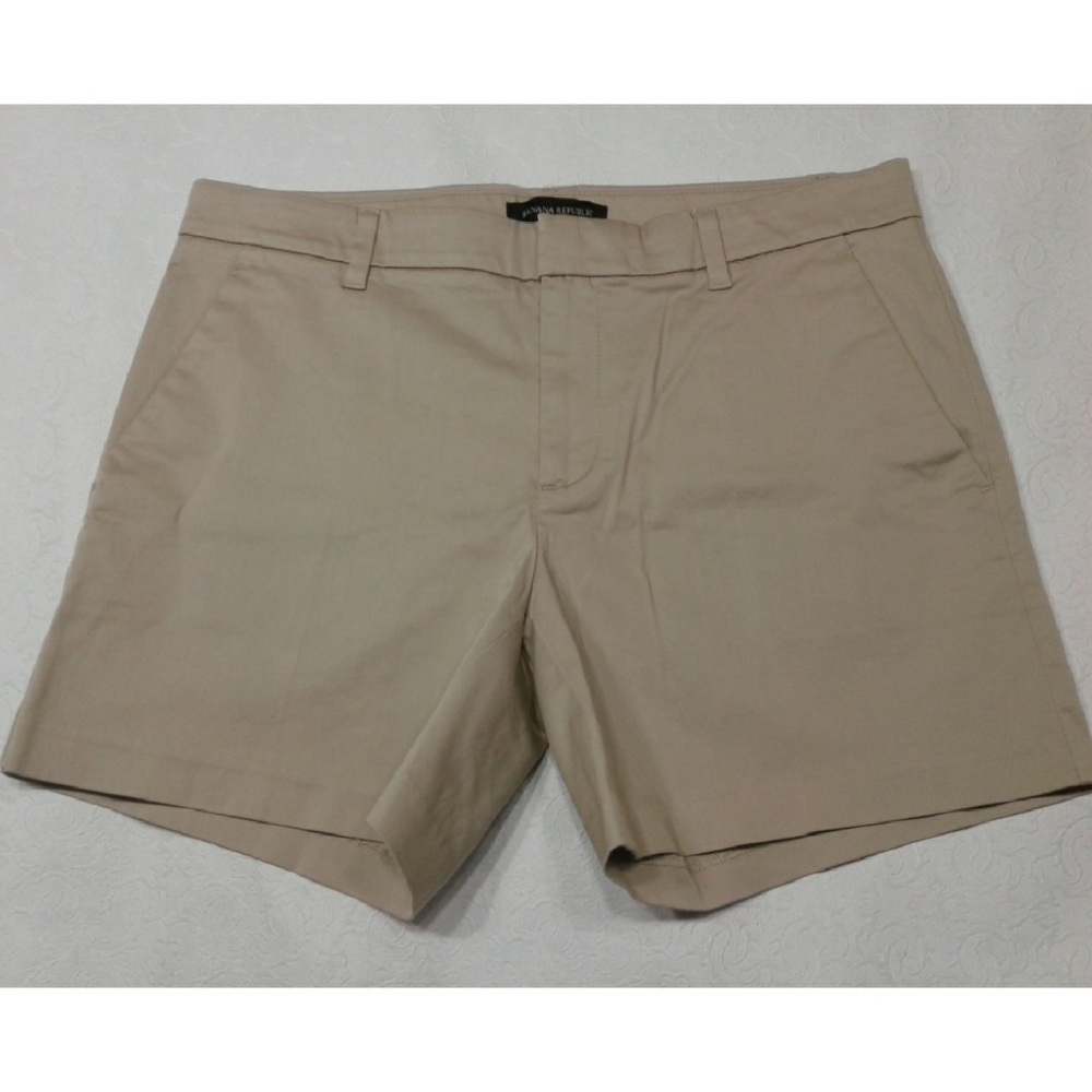New BANANA REPUBLIC Shorts size 4